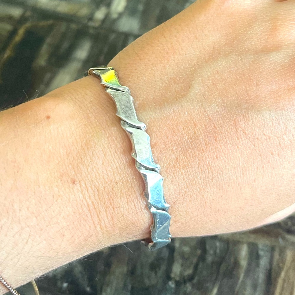 Lovely Vintage Handcrafted Sterling Silver bangle bracelet